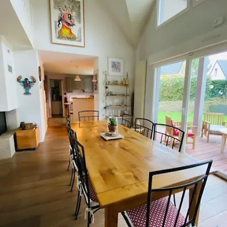 House With Pool Near The Center *